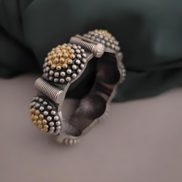 Gol Moti Dual Toned Brass Kada - Image 2
