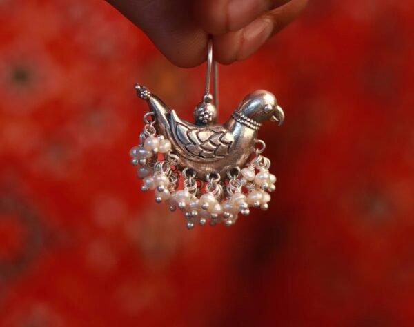 Parrot Pearl Stud