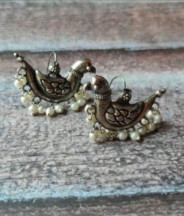 Parrot Pearl Stud - Image 3