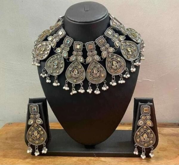 Samaira Kundan Necklace Set - Image 2