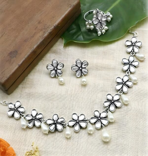 Trendy Pearl Necklace Combo Set - Image 2