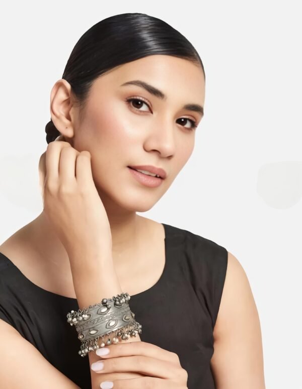Silver Plated Kundan Fusion Black Polished Hand Cuff - Image 3