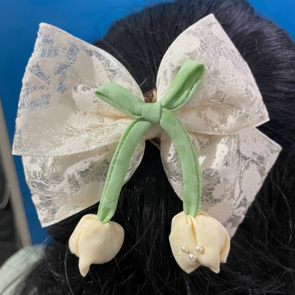 Tulip Korean-Inspired Floral Hair Accessory for Women & Girls – Elegant Bow Clip with Hanging Tulip Aesthetic Hair Claw (Cream)