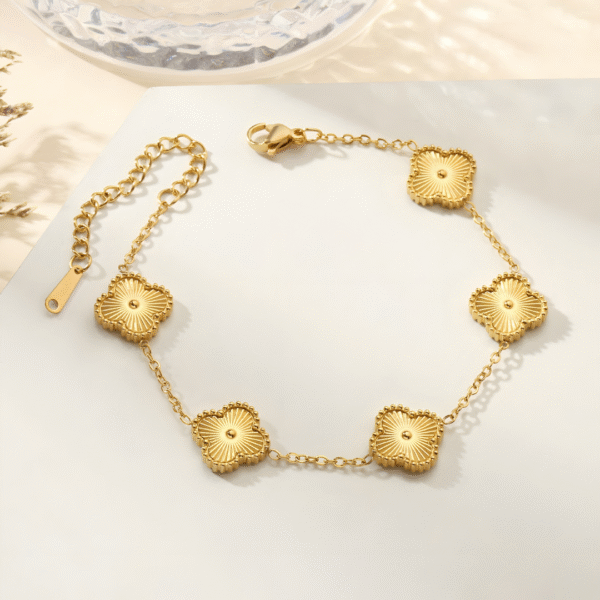 Clover Bracelet Five Leaf 18k Gold plated Waterproof Stainless Steel (Golden)