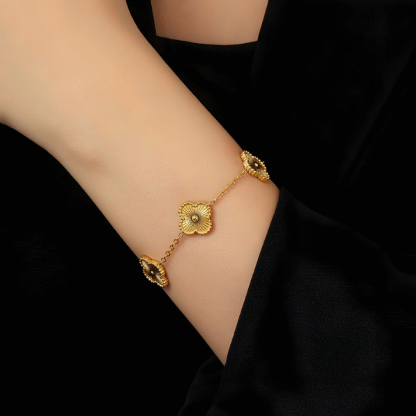 Clover Bracelet Five Leaf 18k Gold plated Waterproof Stainless Steel (Golden) - Image 6