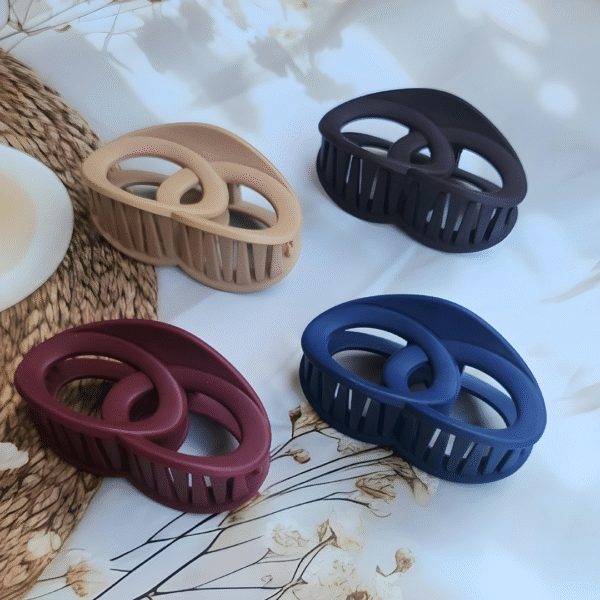 Trendy Interlock Hair Claw Clips for Women and Girls – Set of 3 (Random Colors) - Image 3