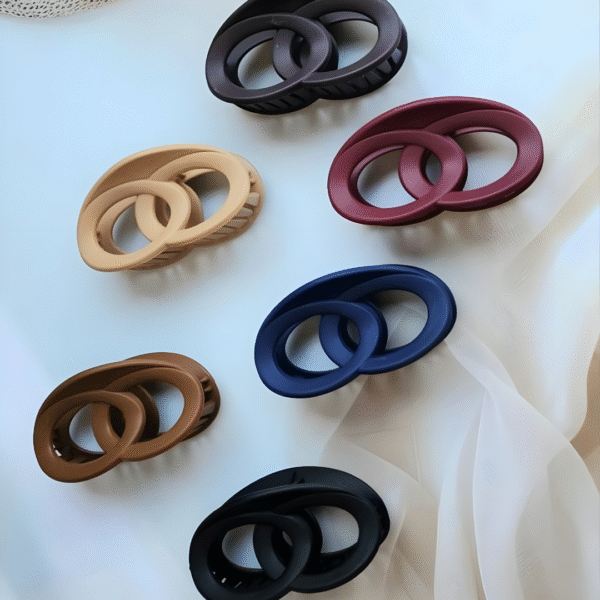 Trendy Interlock Hair Claw Clips for Women and Girls – Set of 3 (Random Colors) - Image 4