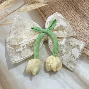 Tulip Korean-Inspired Floral Hair Accessory for Women & Girls – Elegant Bow Clip with Hanging Tulip Aesthetic Hair Claw (Cream)